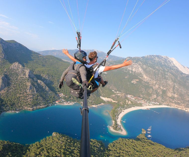 Tandem paragliding above the Ölüdeniz lagoon near Fethiye — Kackar Tour DMC