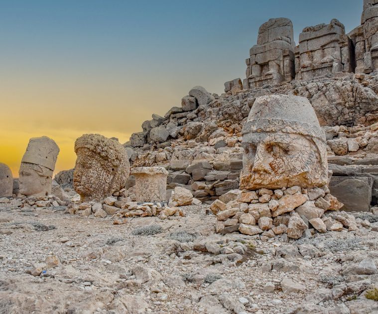 Stone heads on Mount Nemrut at sunset, Adıyaman — Kackar Tour DMC